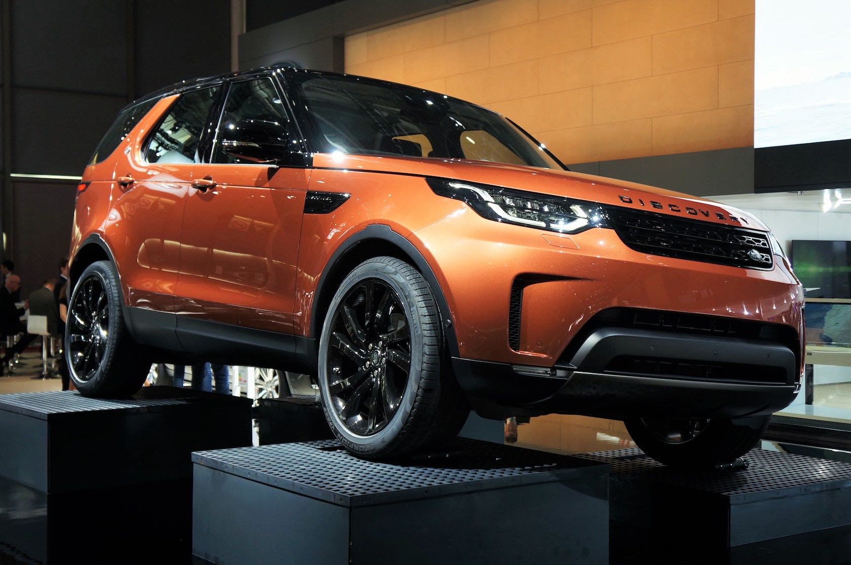 Mondial de Paris 2016 <br>Land Rover Discovery 2017