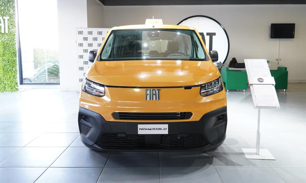 Rencontre professionnelle autour du nouveau Fiat Doblò Combi avec les chauffeurs de taxi